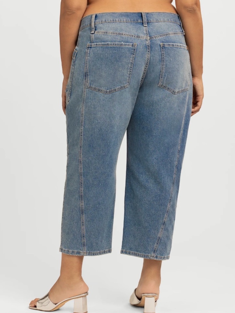 Jessica Simpson women’s plus size cropped patchwork barrel jeans, 25’ inseam - Picture 4 of 4